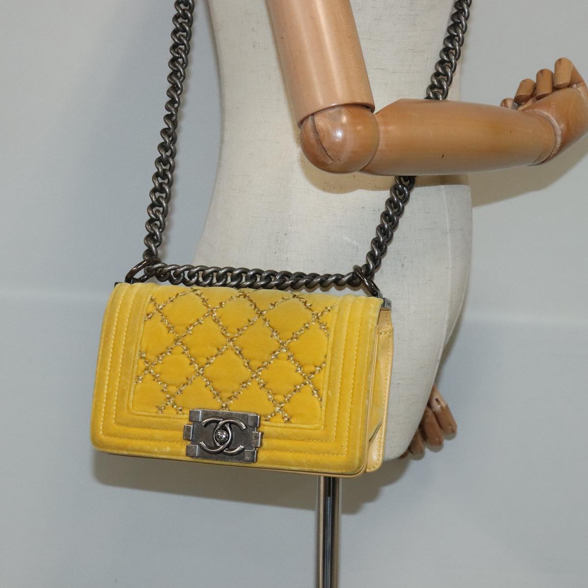 CHANEL Matelasse 20 Chain Boy Chanel Shoulder Bag Velor Yellow CC Auth 94468A