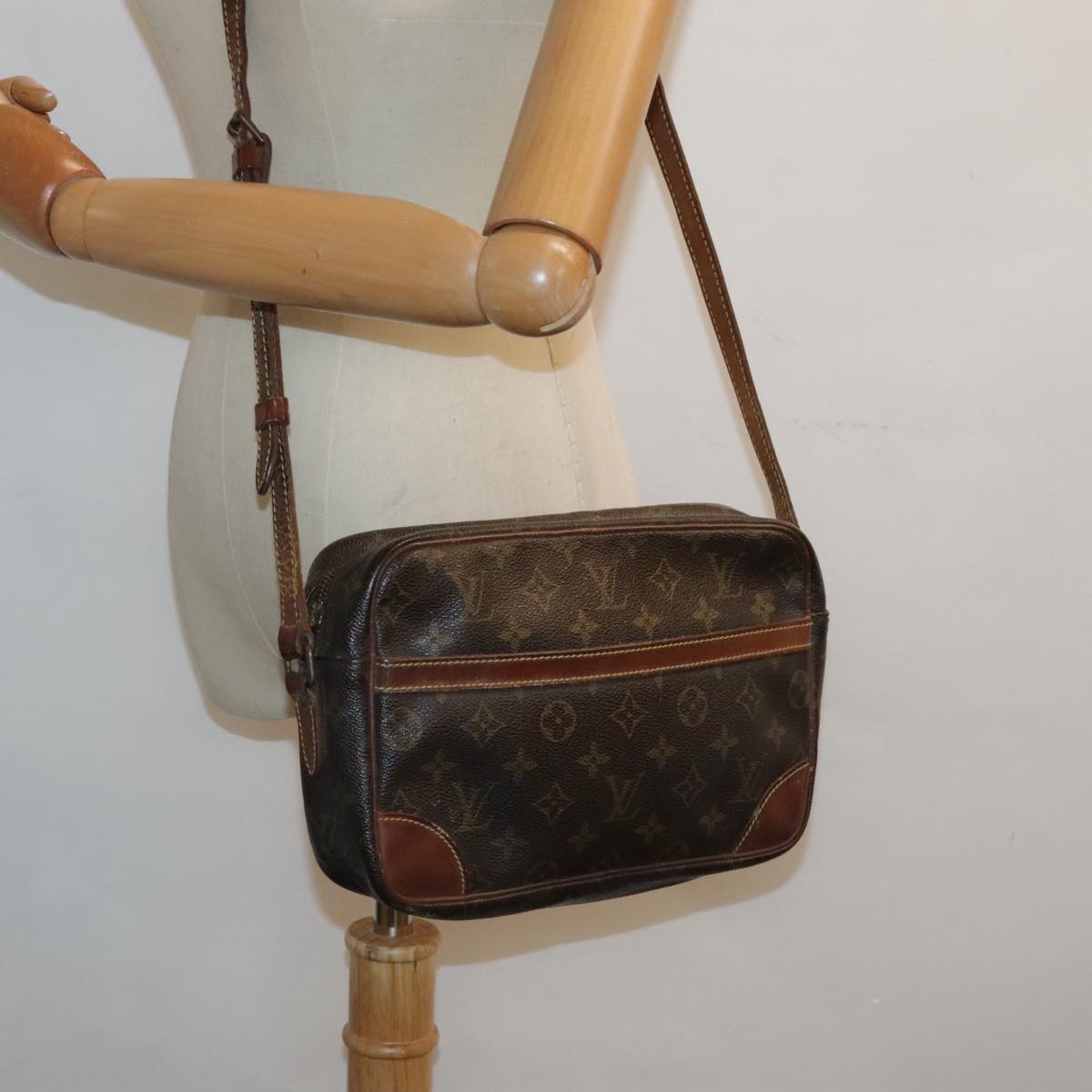 LOUIS VUITTON Monogram Trocadero 27 Shoulder Bag M51274 LV Auth 94549