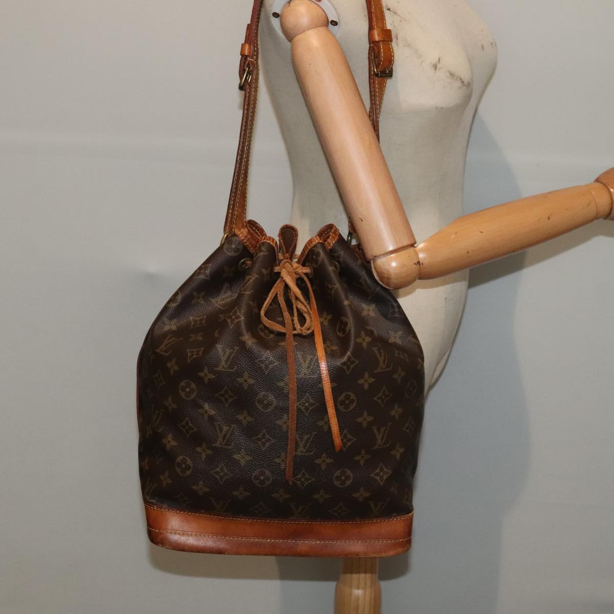 LOUIS VUITTON Monogram Noe Shoulder Bag M42224 LV Auth 94581