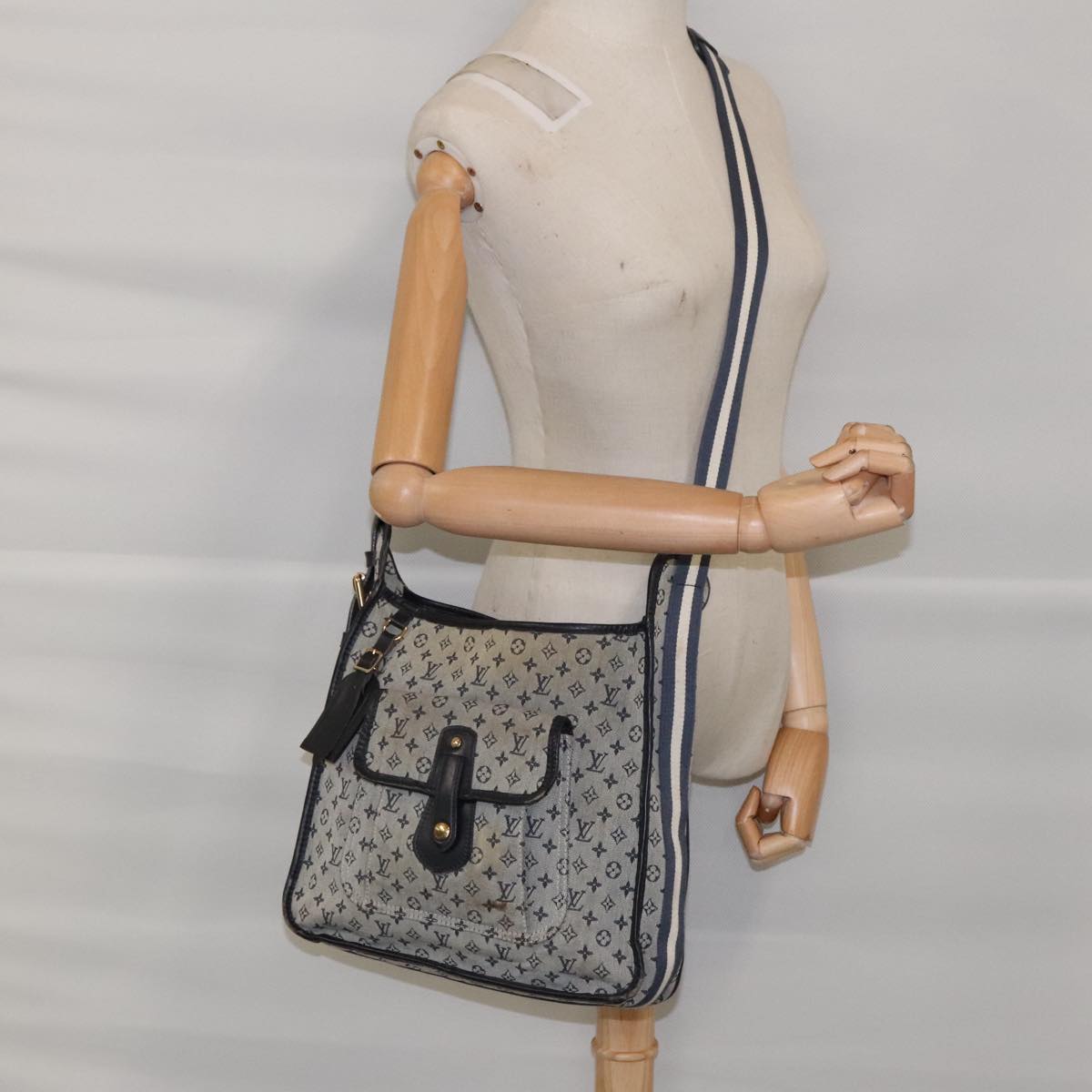 LOUIS VUITTON Monogram Mini Buzas Marie Kate Shoulder Bag Blue M92320 Auth 94595