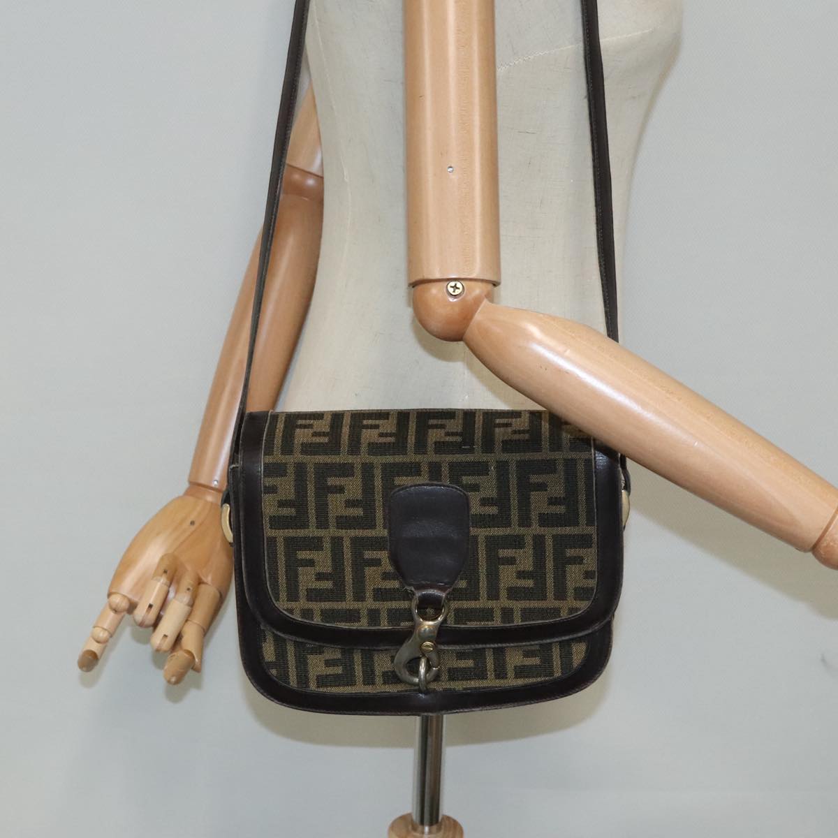 FENDI Zucca Canvas Shoulder Bag Brown Black gold Auth 94691