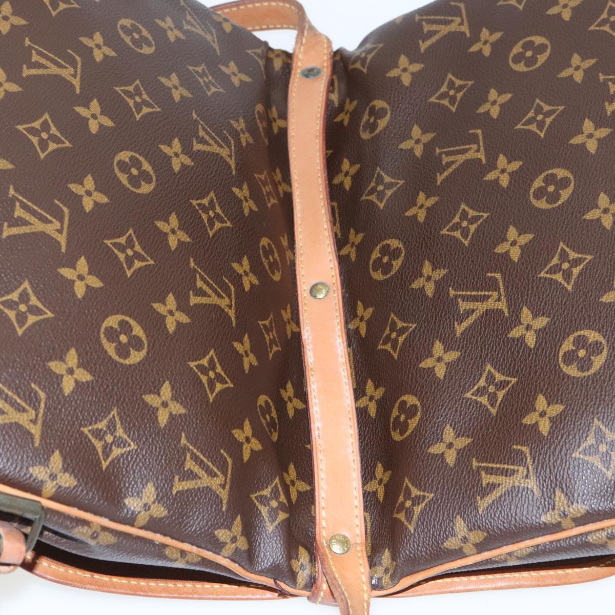 LOUIS VUITTON Monogram Saumur 30 Shoulder Bag M42256 LV Auth 94834