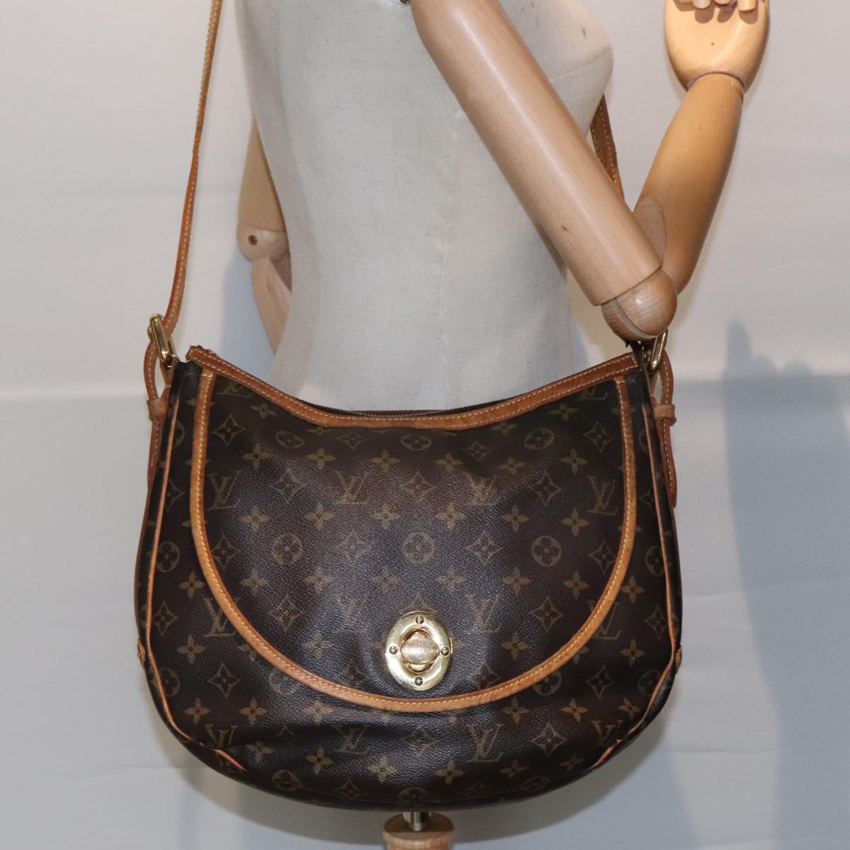 LOUIS VUITTON Monogram Tolum GM Shoulder Bag M40075 LV Auth 94885