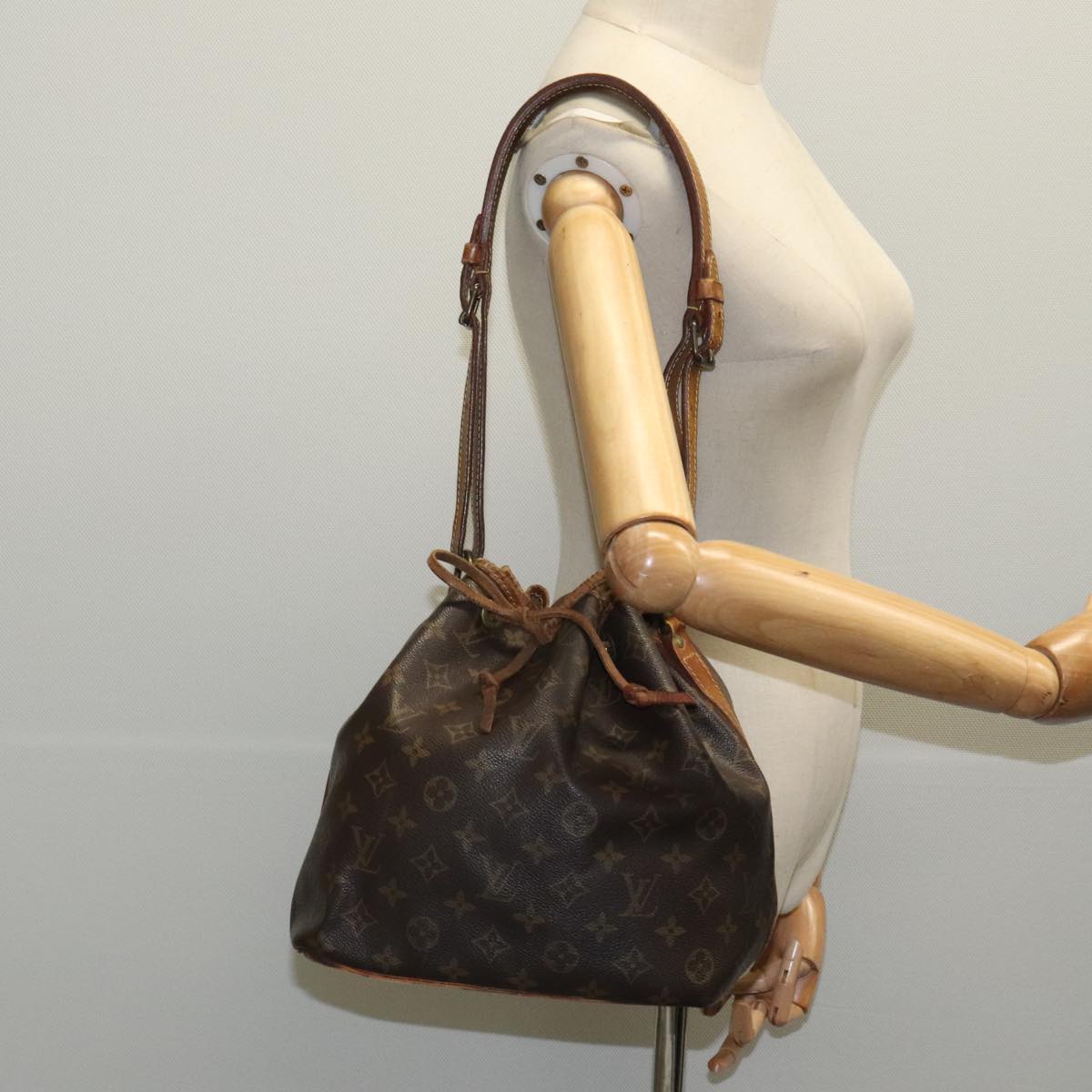 LOUIS VUITTON Monogram Petit Noe Shoulder Bag M42226 LV Auth 95180