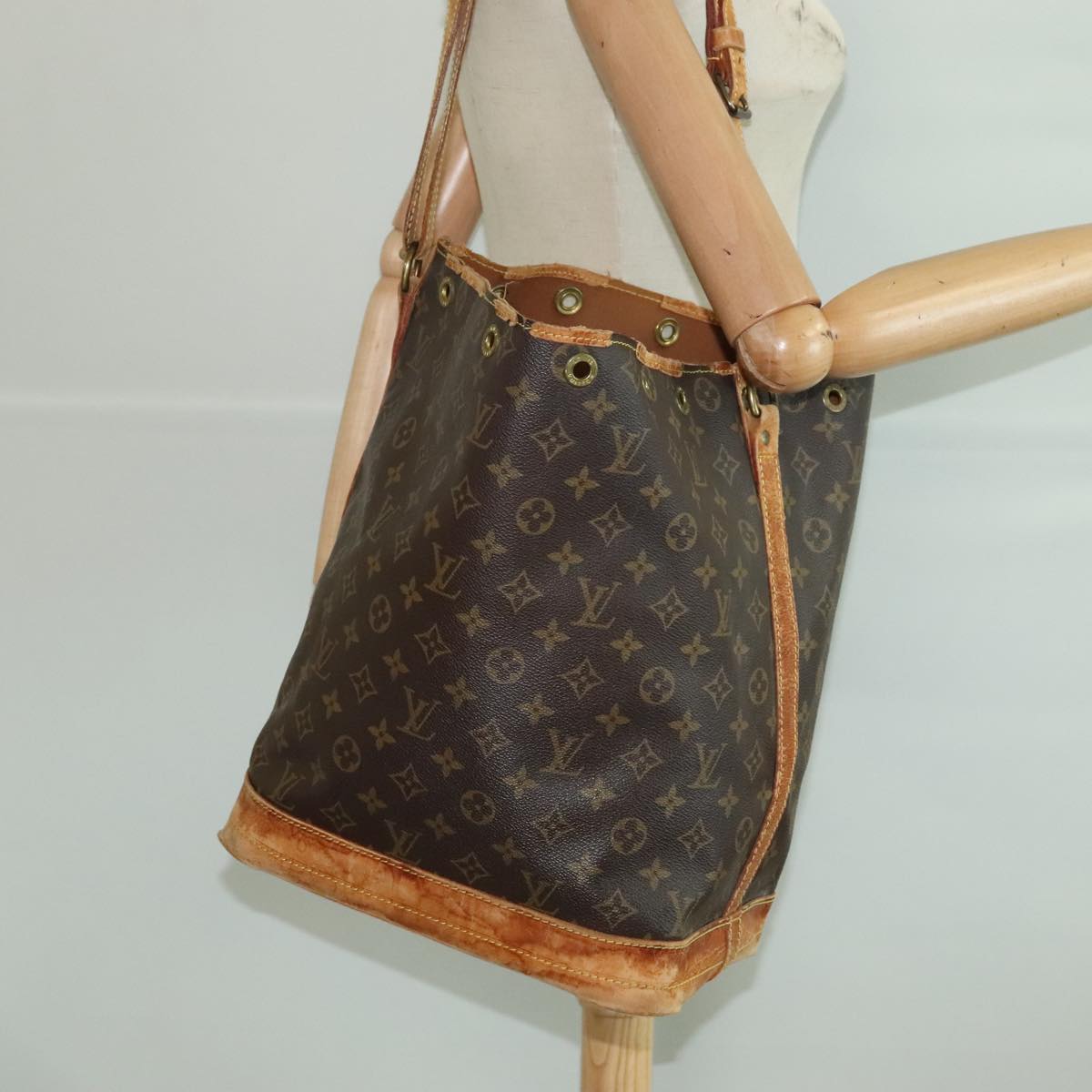 LOUIS VUITTON Monogram Noe Shoulder Bag M42224 LV Auth 95201