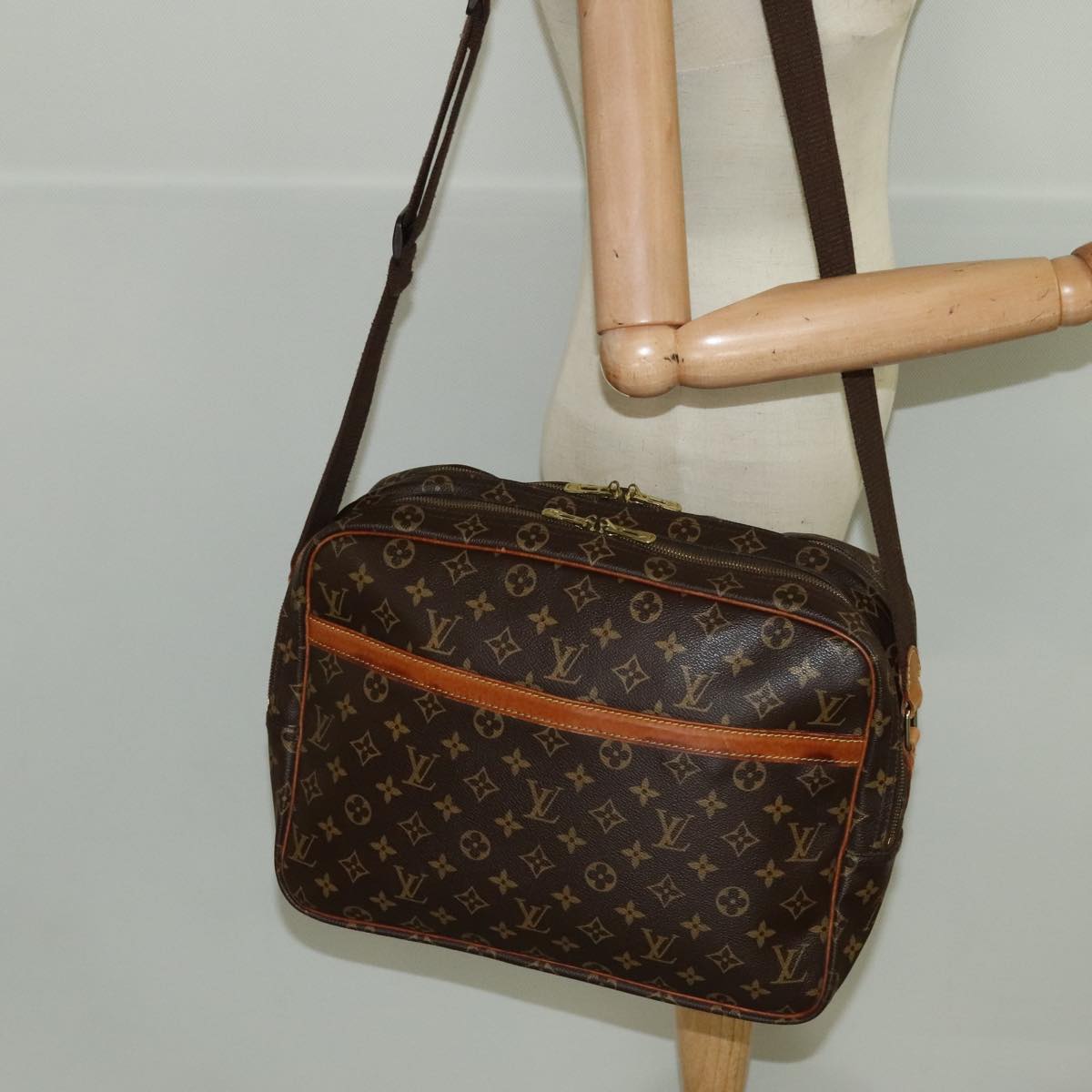 LOUIS VUITTON Monogram Reporter GM Shoulder Bag M45252 LV Auth 95216