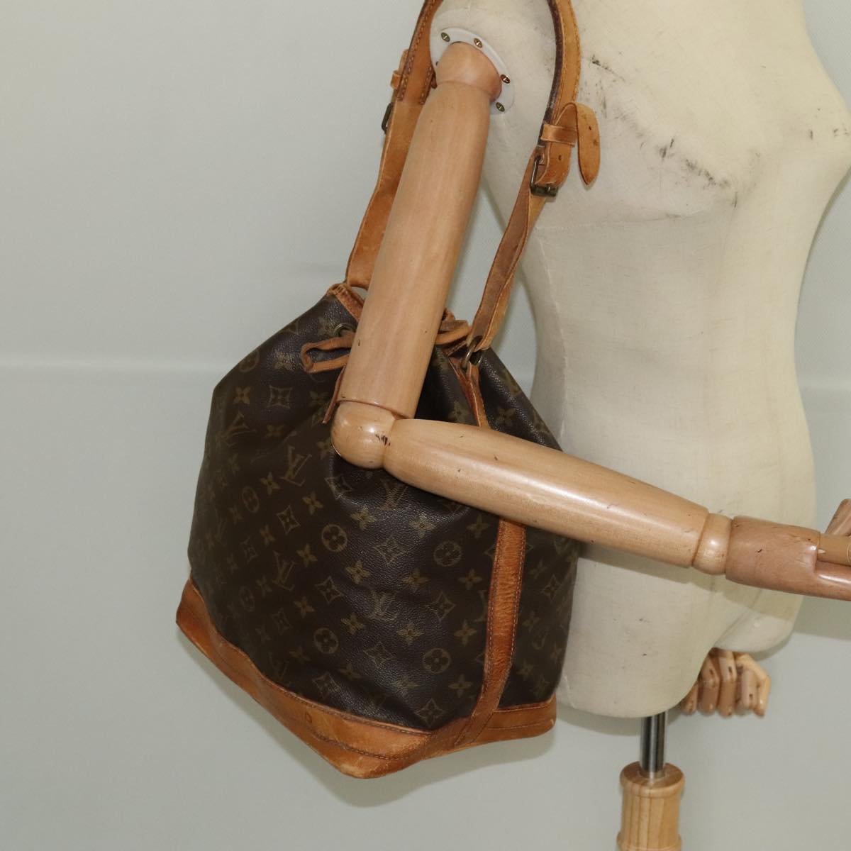 LOUIS VUITTON Monogram Noe Shoulder Bag M42224 LV Auth 95286