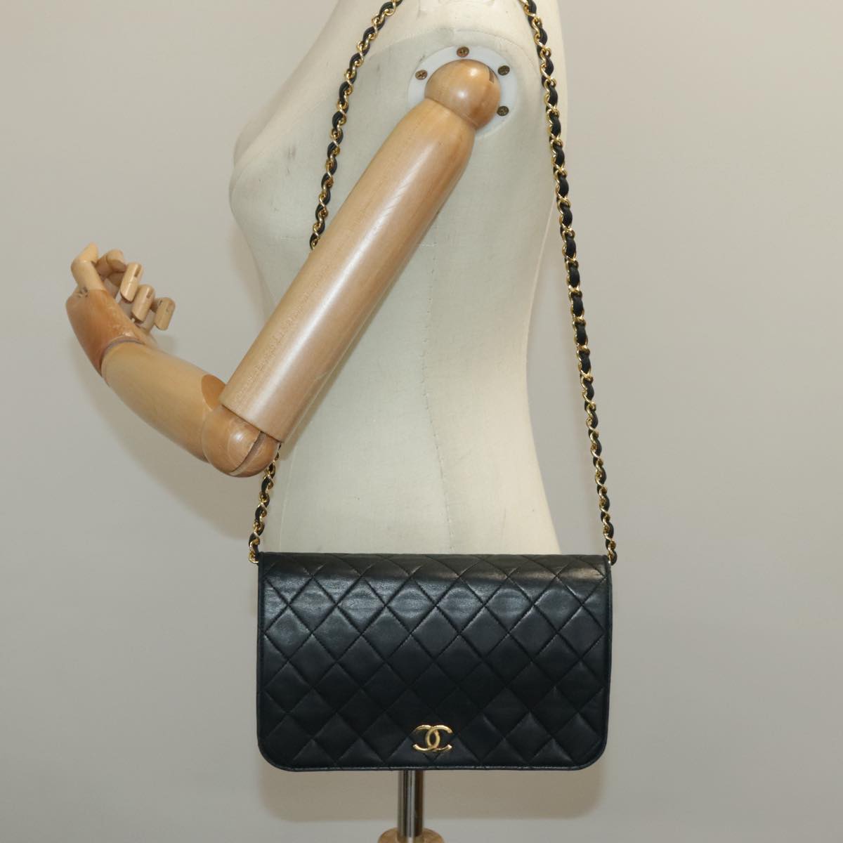 CHANEL Matelasse Chain Shoulder Bag Lamb Skin Black Gold CC Auth 95363