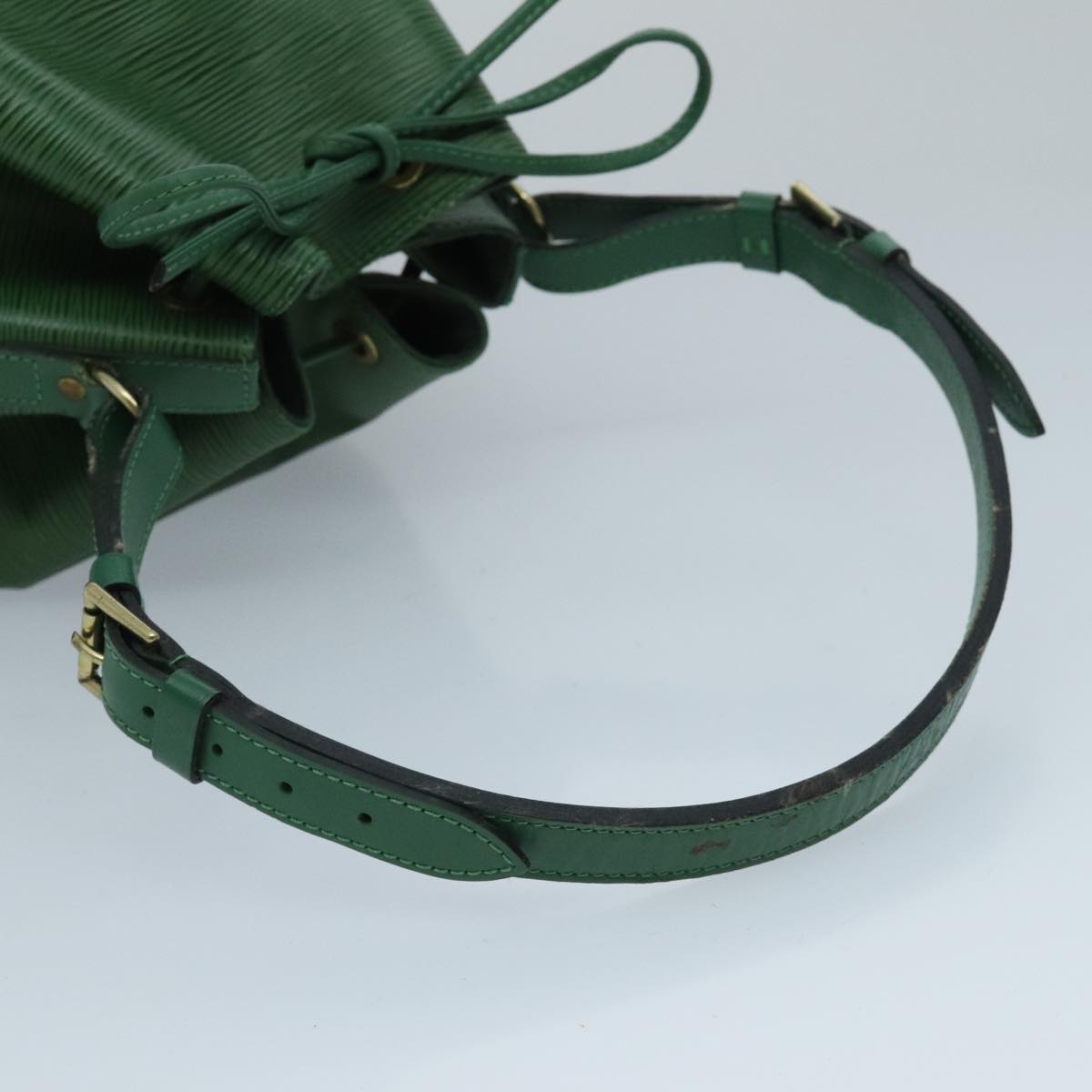 LOUIS VUITTON Epi Noe Shoulder Bag Green M44004 LV Auth 95385