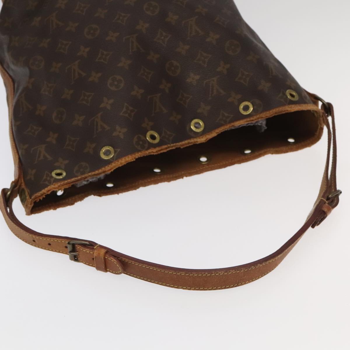 LOUIS VUITTON Monogram Noe Shoulder Bag M42224 LV Auth 95400