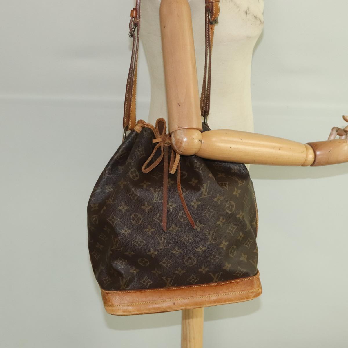 LOUIS VUITTON Monogram Noe Shoulder Bag M42224 LV Auth 95403