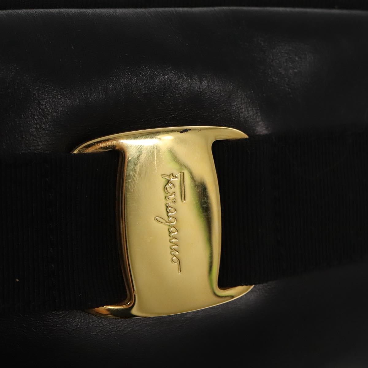 Salvatore Ferragamo Vala Shoulder Bag Leather Black Gold Auth 95418