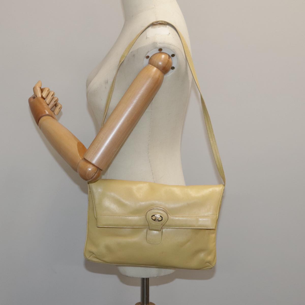 CELINE Shoulder Bag Leather Beige Auth 95426