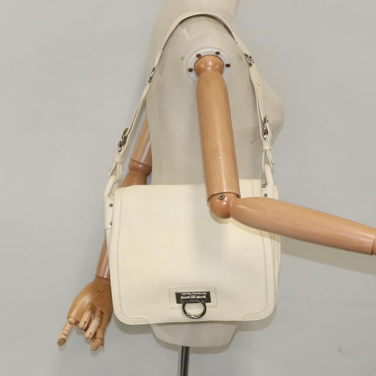 Salvatore Ferragamo Gancini Shoulder Bag Leather Beige Silver Auth 95485