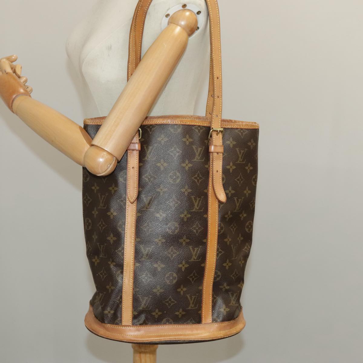 LOUIS VUITTON Monogram Bucket GM Shoulder Bag M42236 LV Auth 95499