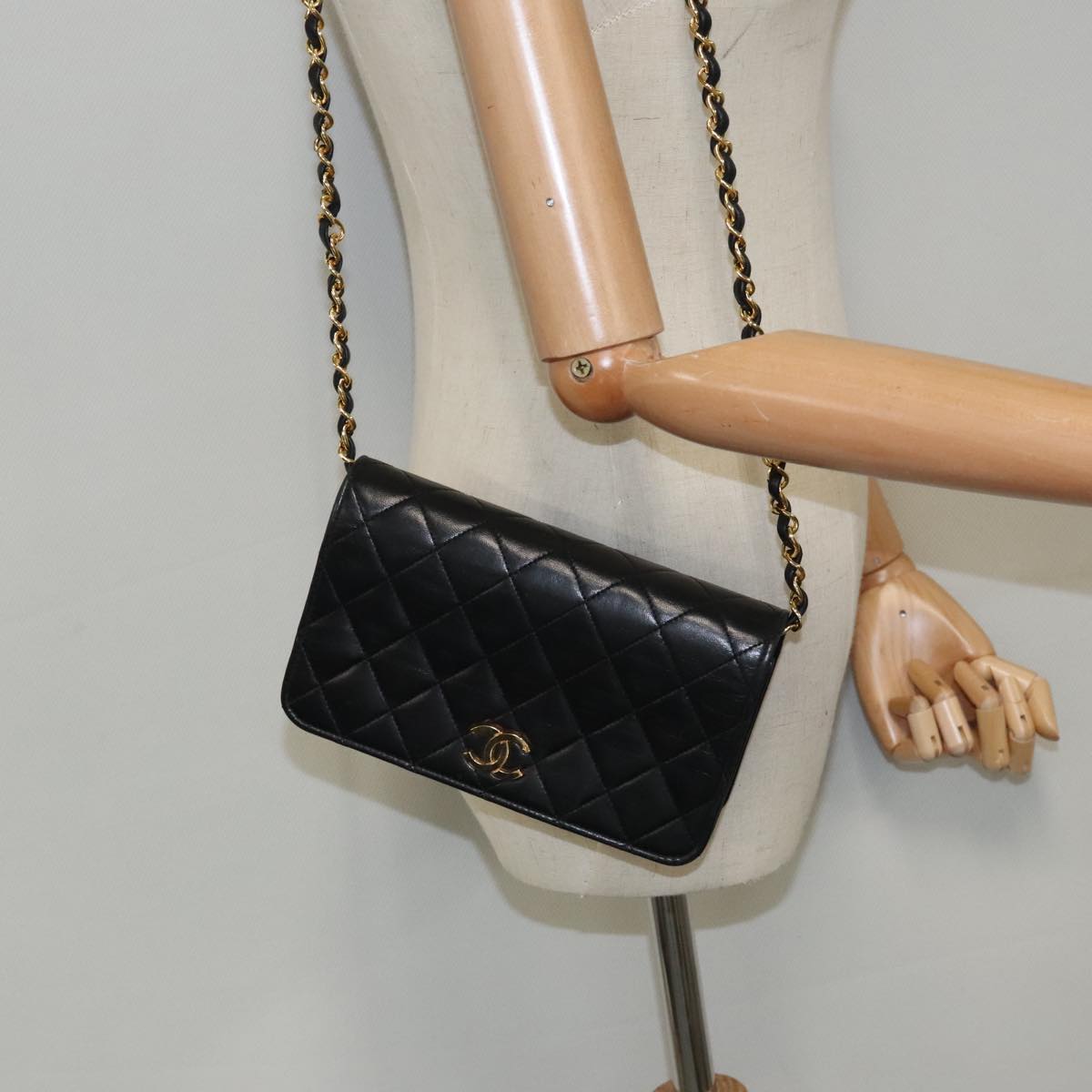 CHANEL Matelasse Chain Shoulder Bag Lamb Skin Black Gold CC Auth 95535