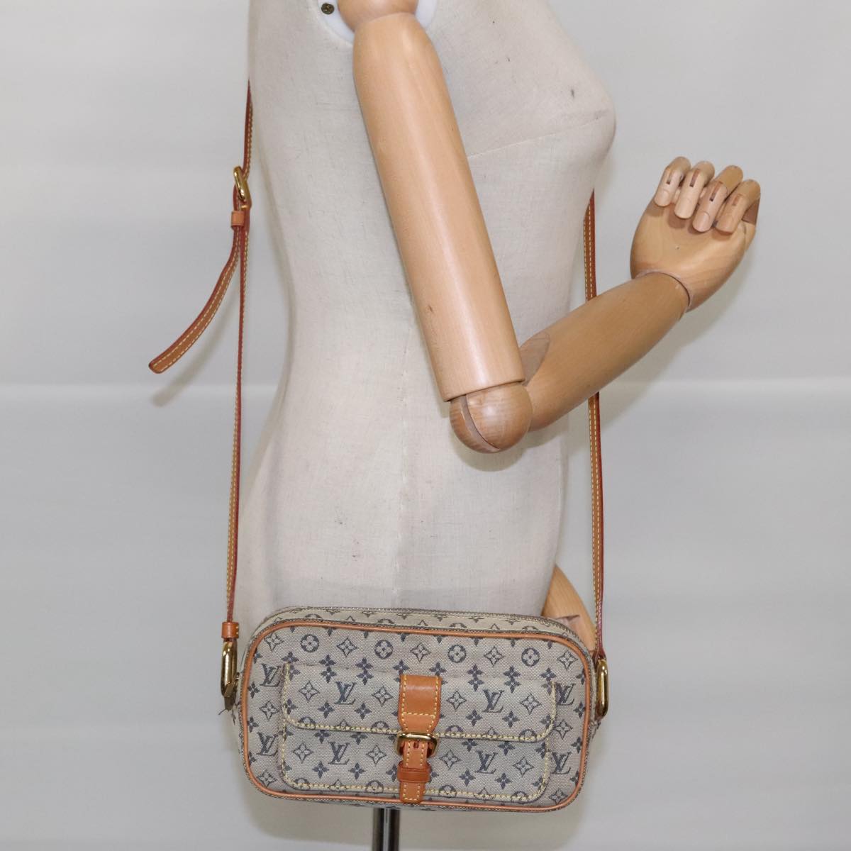 LOUIS VUITTON Monogram Mini Juliet MM Shoulder Bag Blue M92004 LV Auth 95545