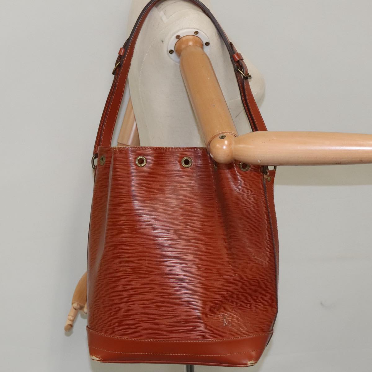 LOUIS VUITTON Epi Noe Shoulder Bag Brown M44028 LV Auth 95555