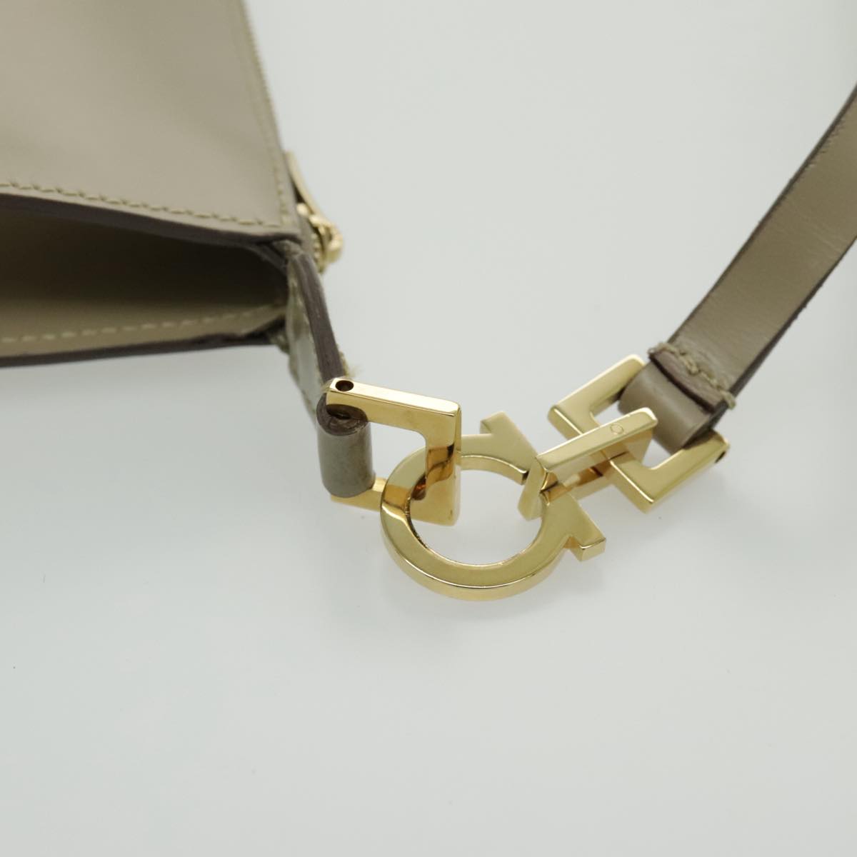 Salvatore Ferragamo Gancini Shoulder Bag Leather Beige Gold Auth 95570