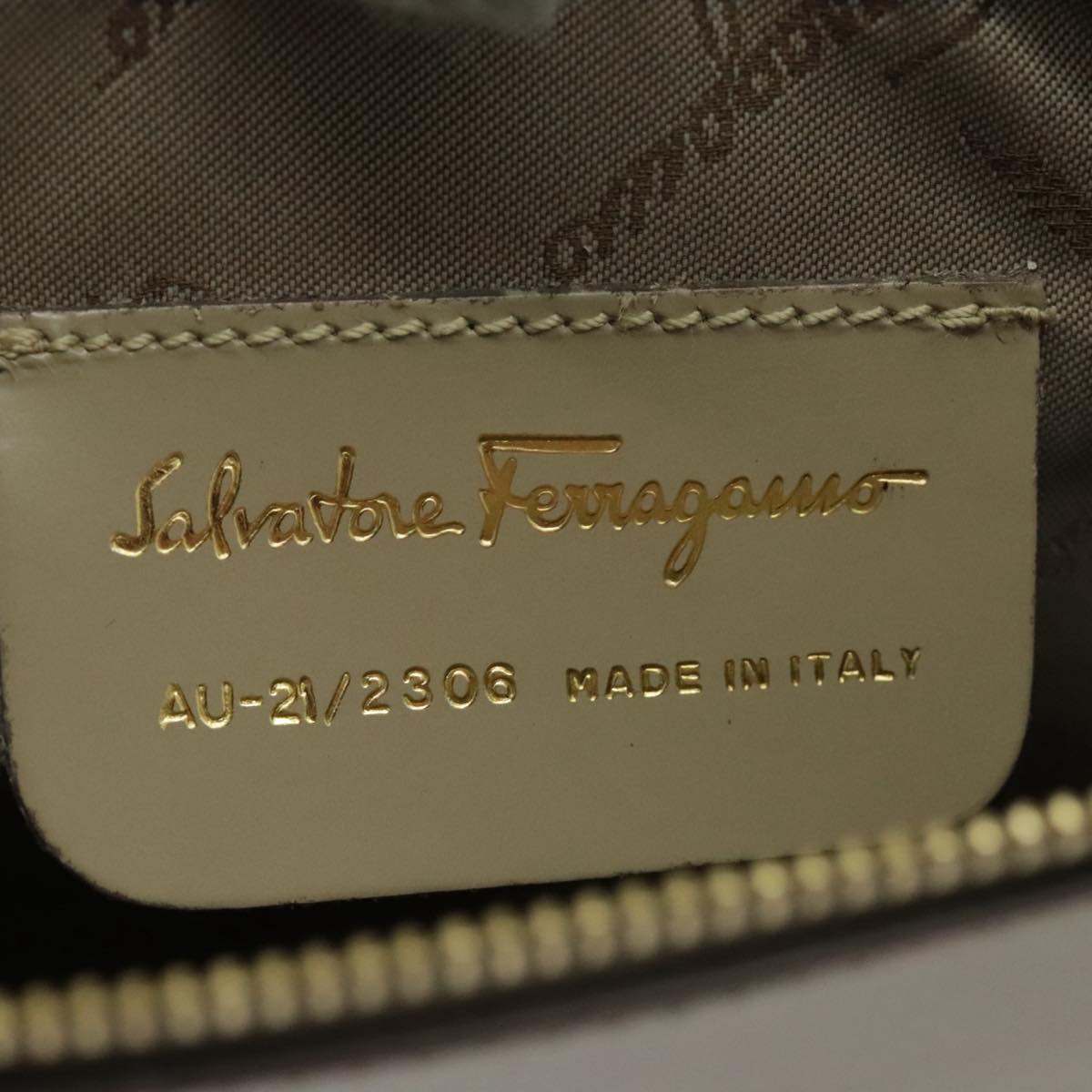 Salvatore Ferragamo Gancini Shoulder Bag Leather Beige Gold Auth 95570