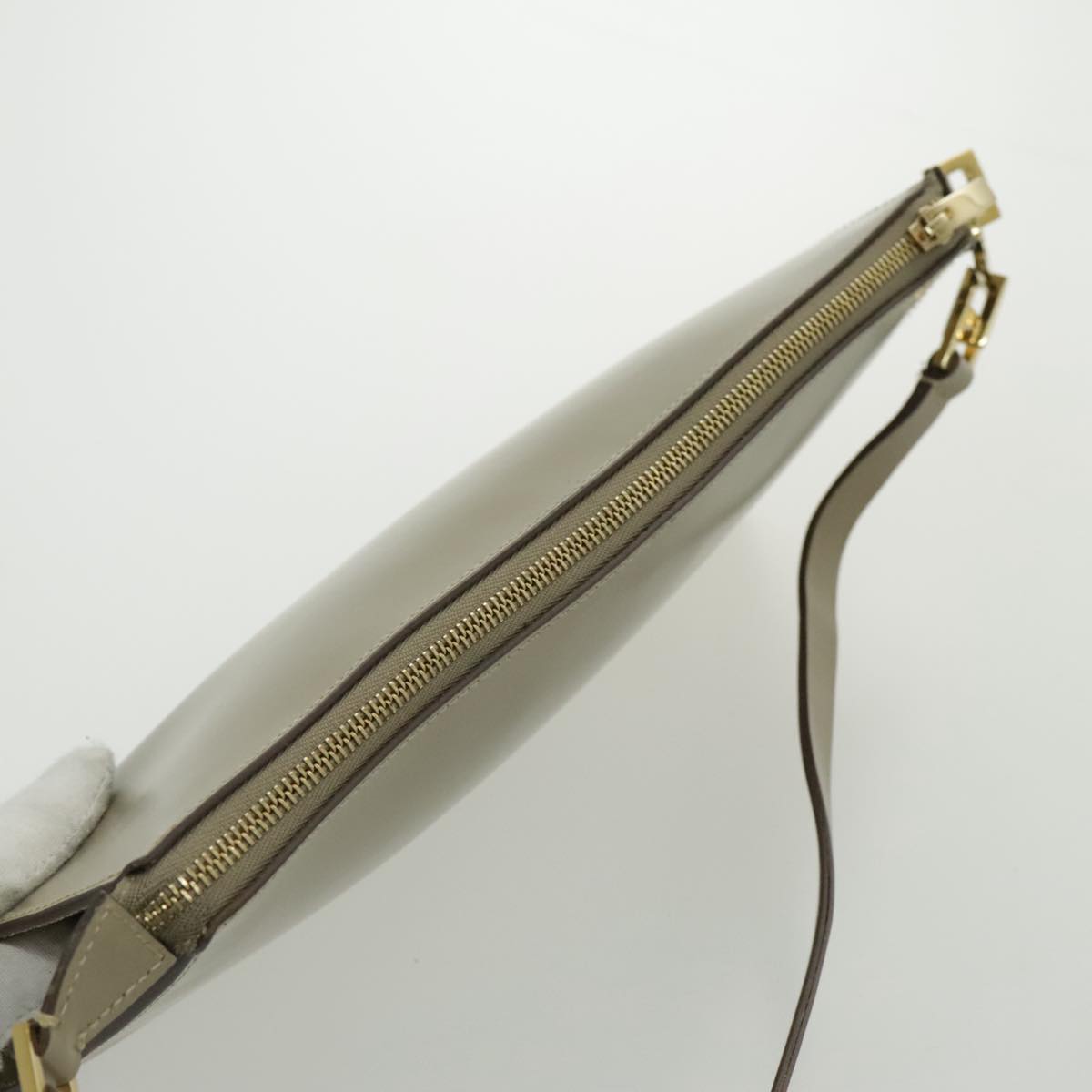 Salvatore Ferragamo Gancini Shoulder Bag Leather Beige Gold Auth 95570