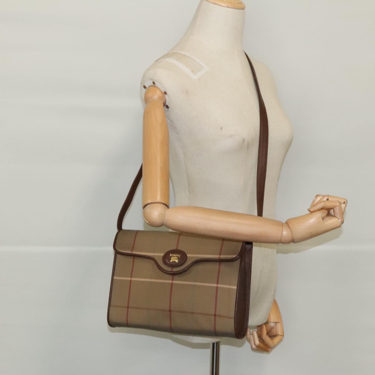 Burberrys Nova Check Shoulder Bag Canvas Beige Gold Auth 95595