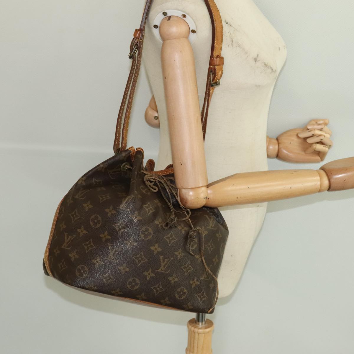 LOUIS VUITTON Monogram Petit Noe Shoulder Bag M42226 LV Auth 95681