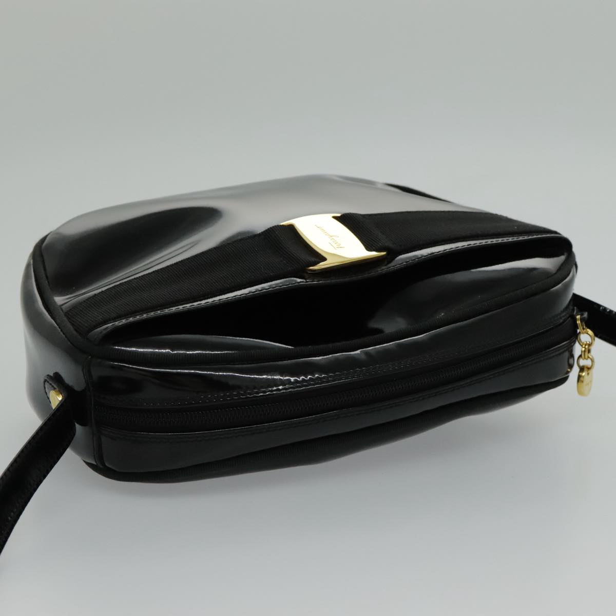 Salvatore Ferragamo Vala Shoulder Bag Enamel Black Gold Auth 95720