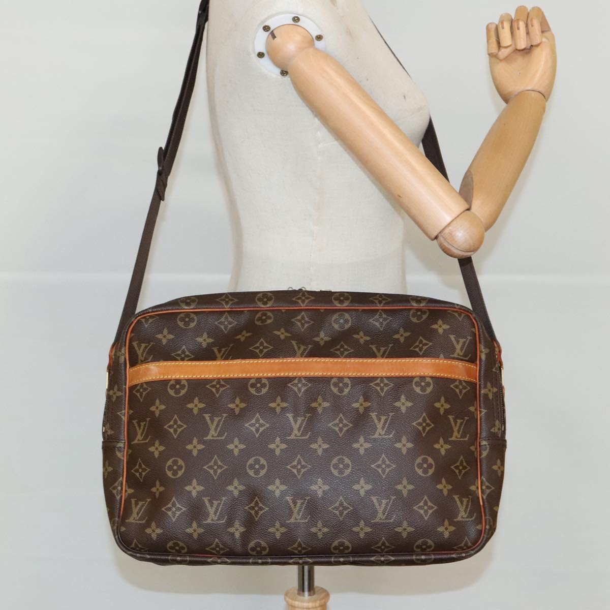 LOUIS VUITTON Monogram Reporter GM Shoulder Bag M45252 LV Auth 95747