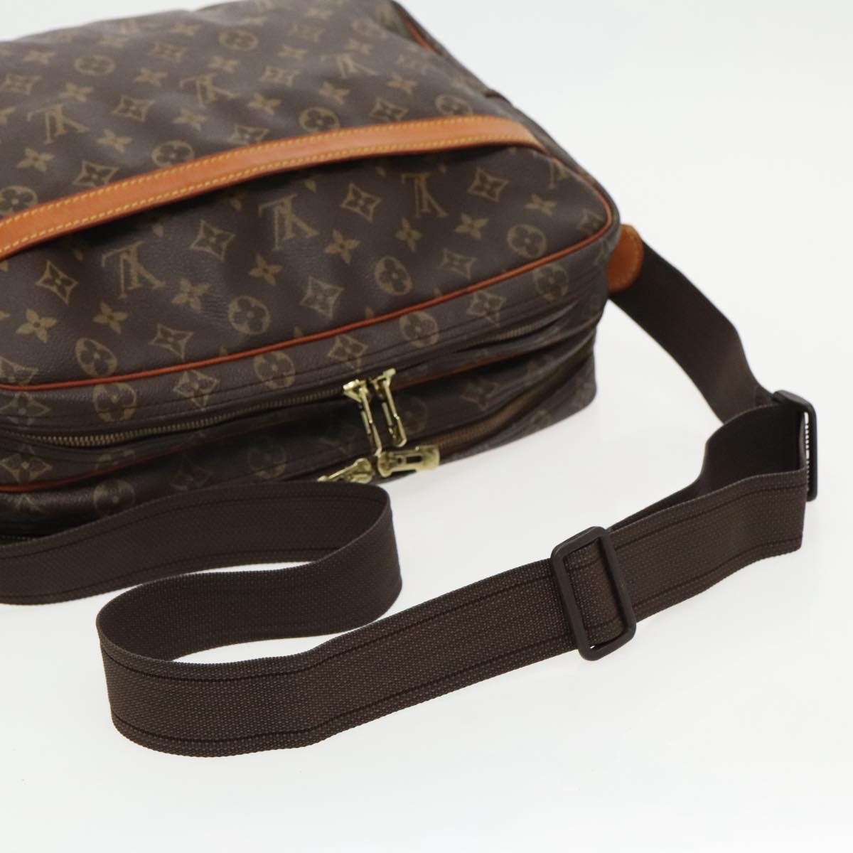 LOUIS VUITTON Monogram Reporter GM Shoulder Bag M45252 LV Auth 95747