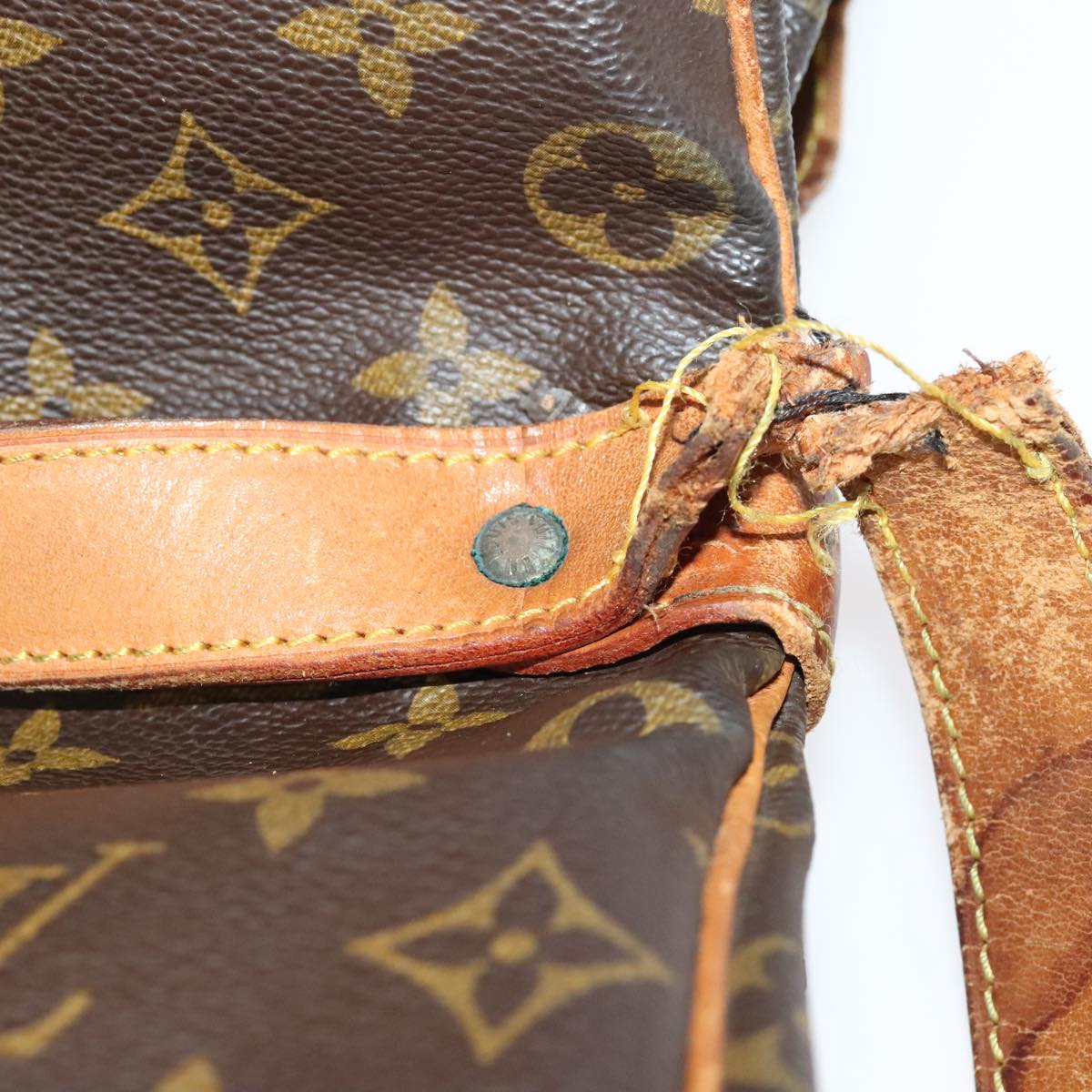 LOUIS VUITTON Monogram Saumur 35 Shoulder Bag M42254 LV Auth 95763