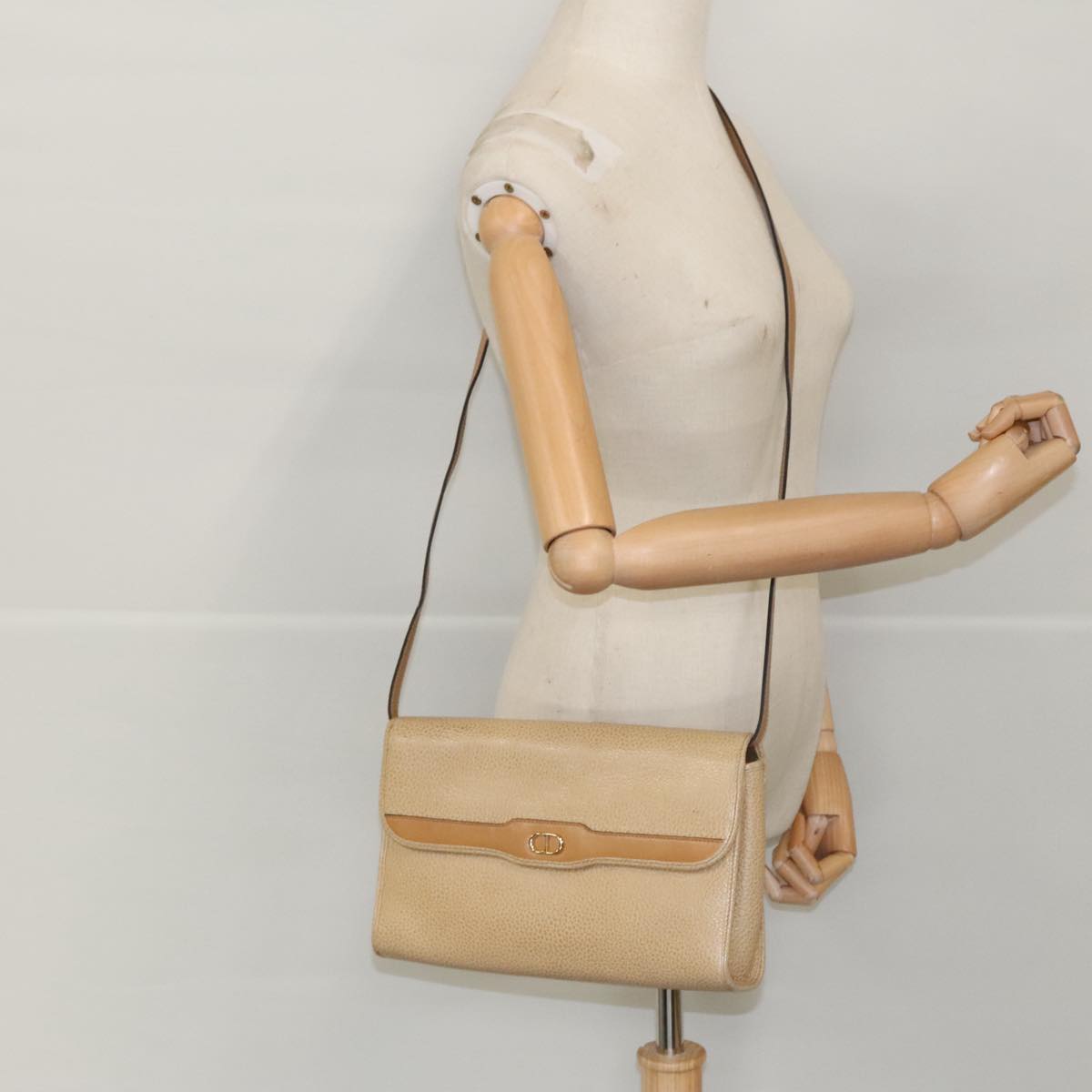 Christian Dior Shoulder Bag Leather Beige Gold Auth 95767