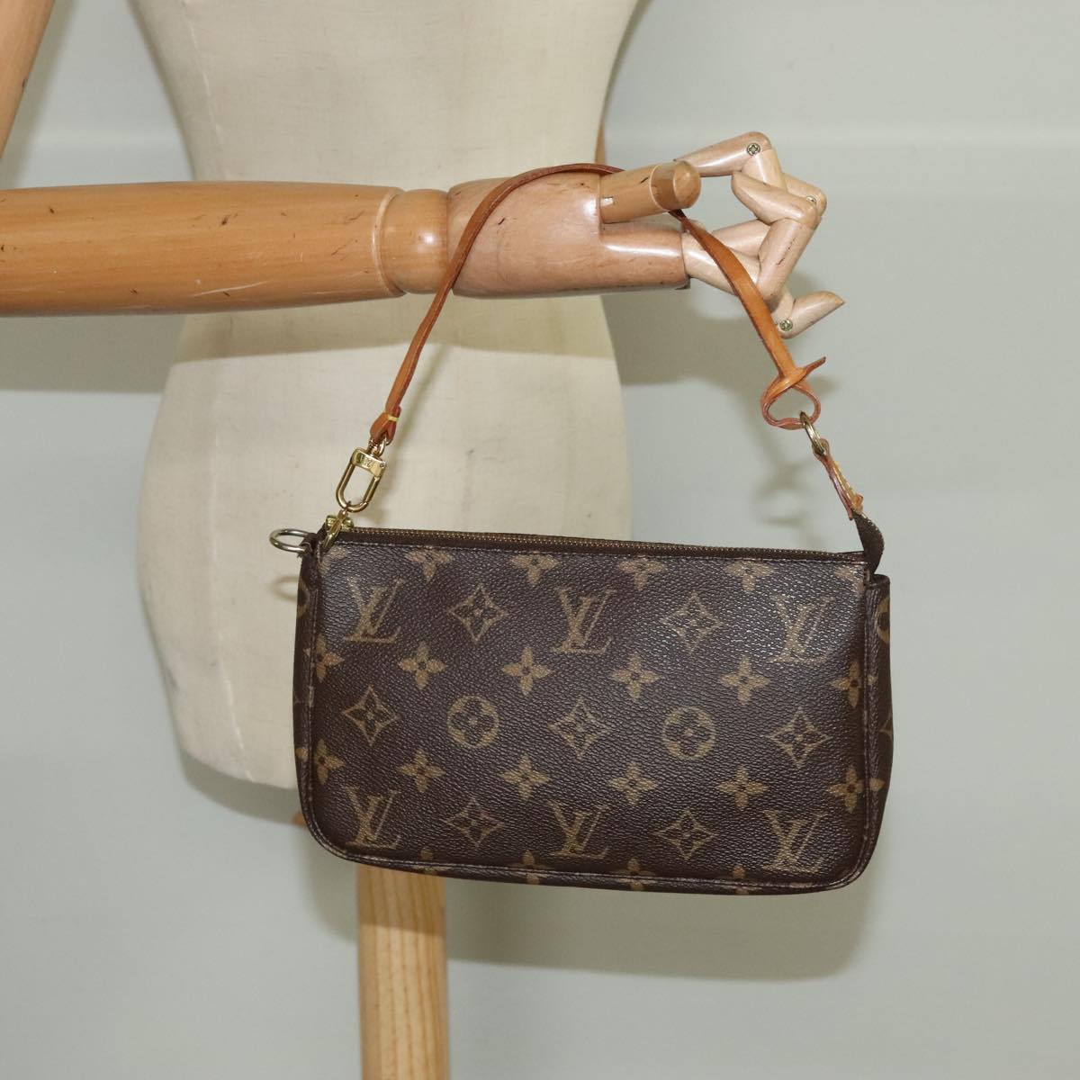 LOUIS VUITTON Monogram Pochette Accessoires Pouch M51980 LV Auth 95794