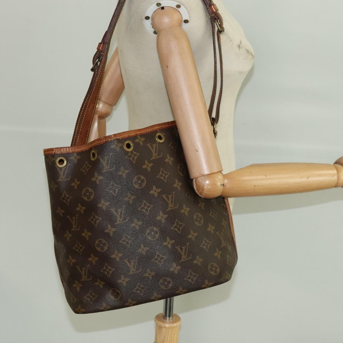 LOUIS VUITTON Monogram Petit Noe Shoulder Bag M42226 LV Auth 95863