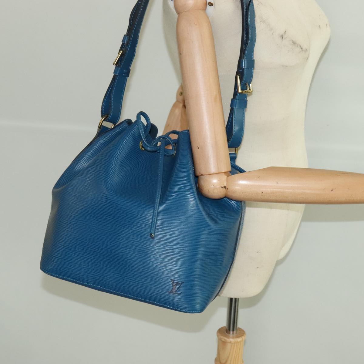 LOUIS VUITTON Epi Petit Noe Shoulder Bag Blue M44105 LV Auth 95867