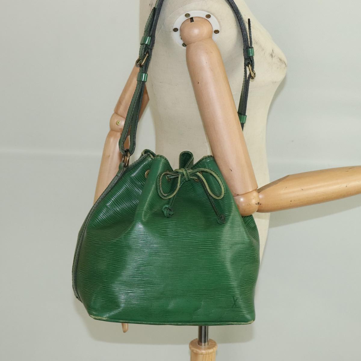 LOUIS VUITTON Epi Petit Noe Shoulder Bag Green M44102 LV Auth 95884