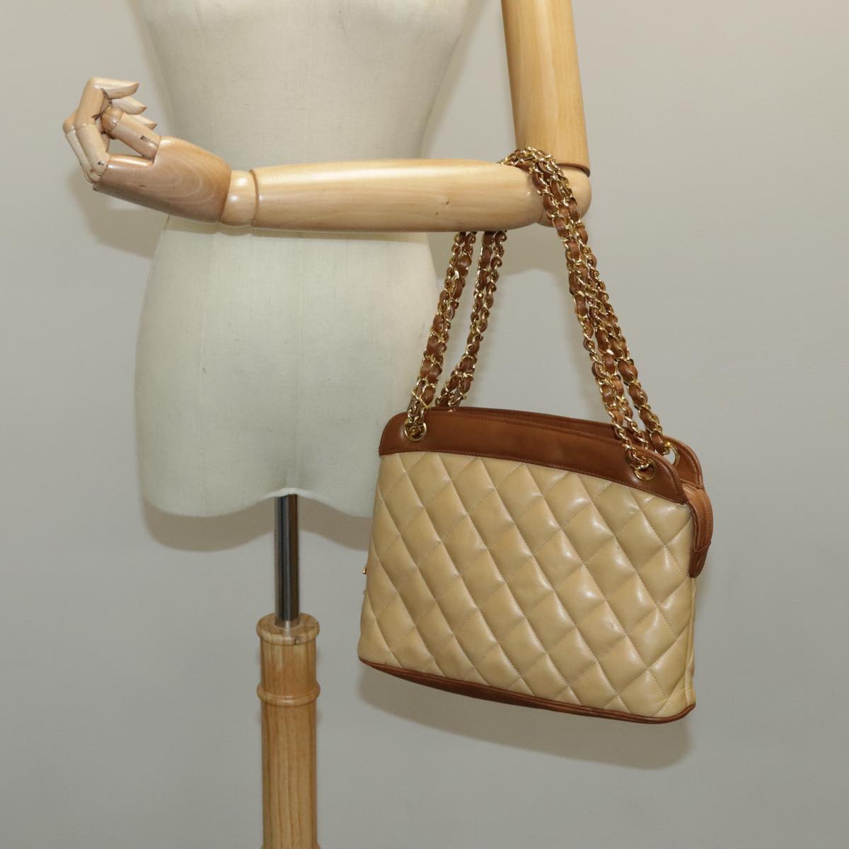 CHANEL Chain Shoulder Bag Lamb Skin Beige Gold CC Auth 95932