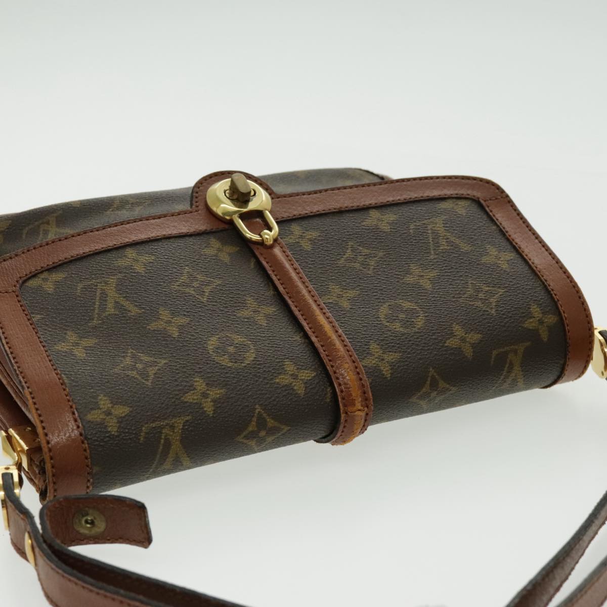 LOUIS VUITTON Monogram Sac Vendome Shoulder Bag No.233 LV Auth 96058