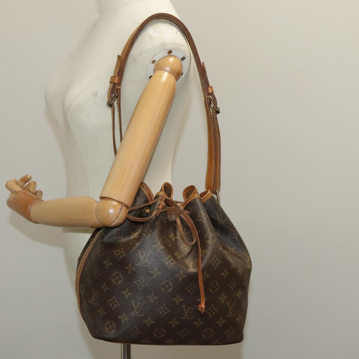 LOUIS VUITTON Monogram Petit Noe Shoulder Bag M42226 LV Auth 96059