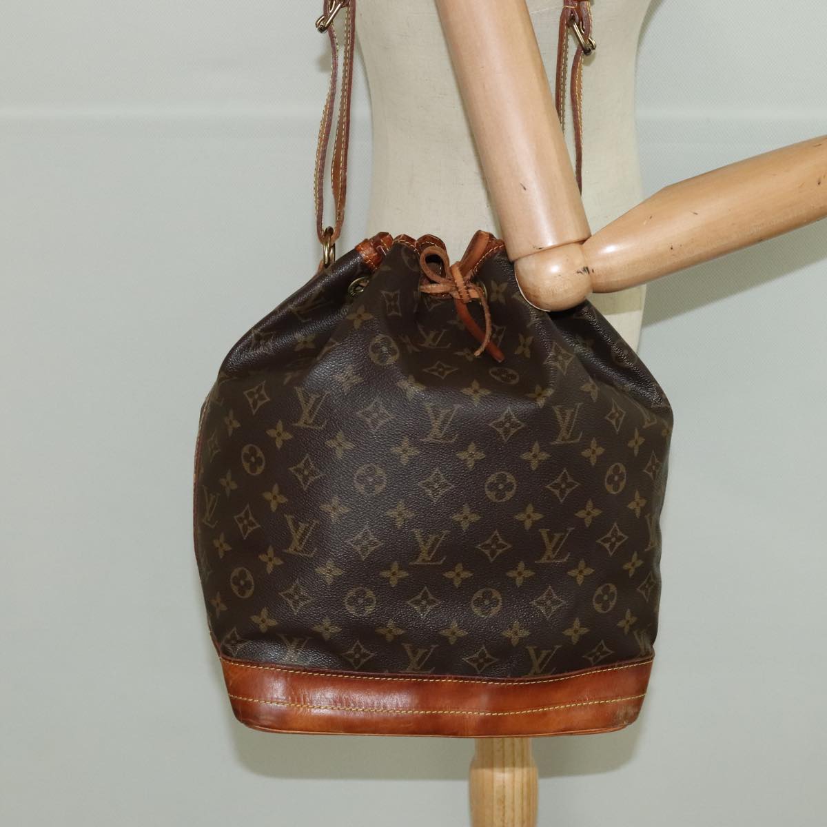 LOUIS VUITTON Monogram Noe Shoulder Bag M42224 LV Auth 96121