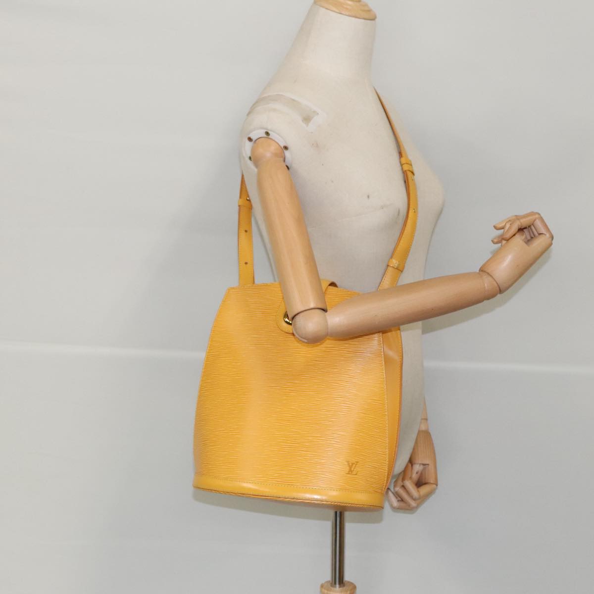 LOUIS VUITTON Epi Cluny Shoulder Bag Yellow M52259 LV Auth 96140