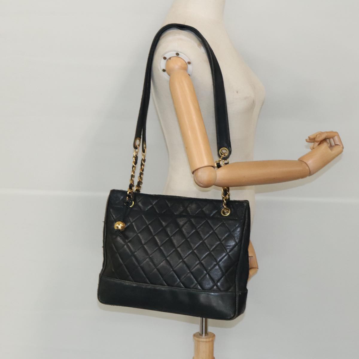 CHANEL Matelasse Chain Shoulder Bag Lamb Skin Black Gold CC Auth 96214