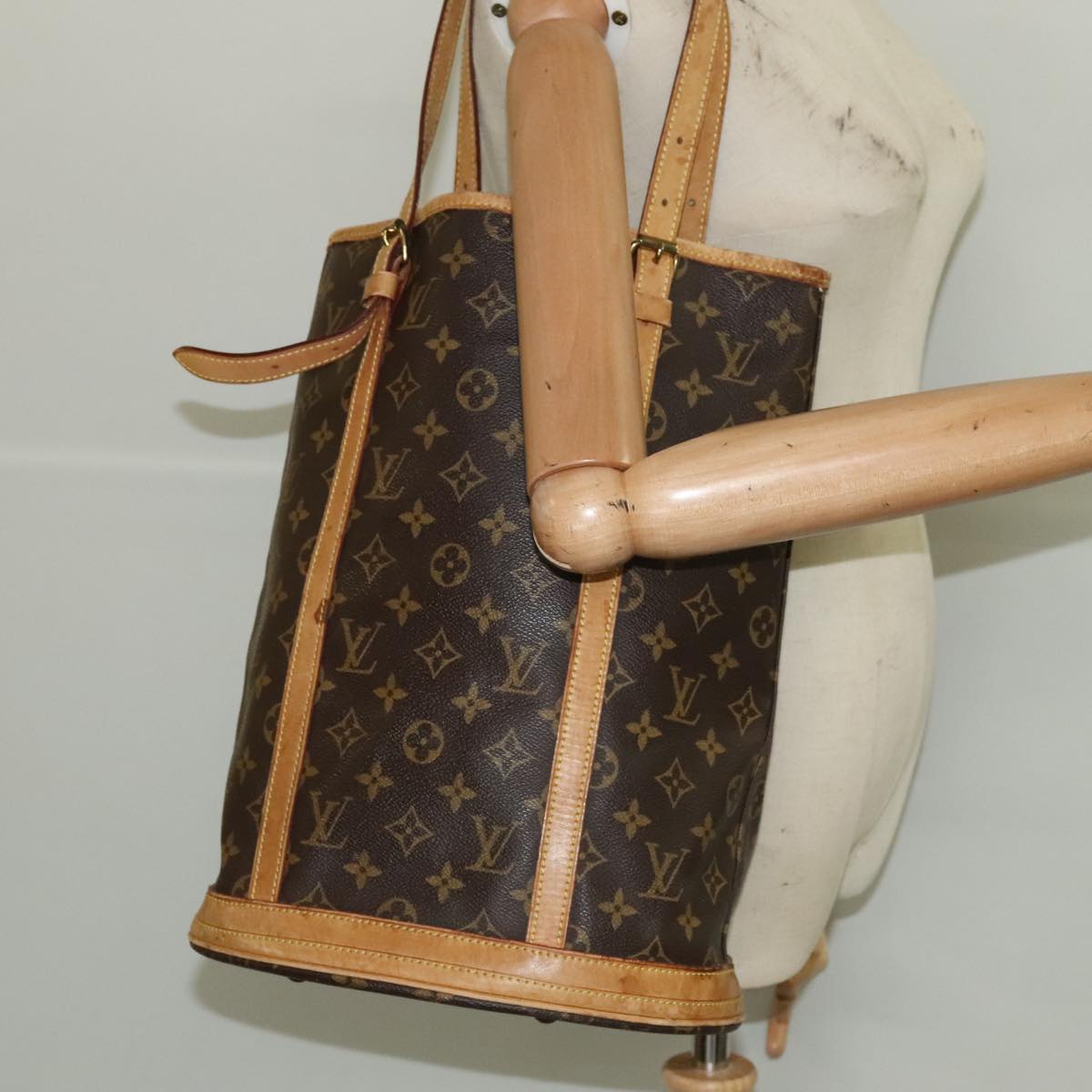 LOUIS VUITTON Monogram Bucket GM Shoulder Bag M42236 LV Auth 96264