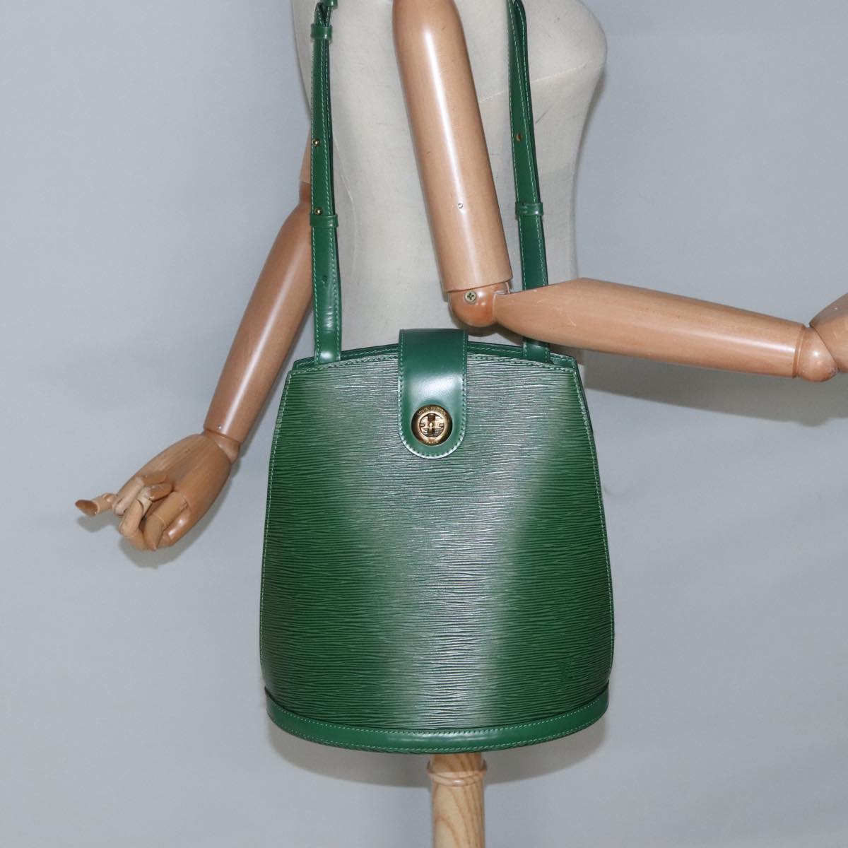 LOUIS VUITTON Epi Cluny Shoulder Bag Green M52254 LV Auth 96273