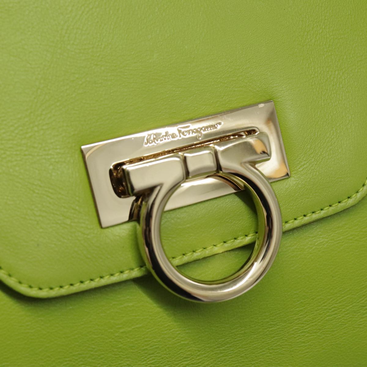 Salvatore Ferragamo Gancini Shoulder Bag Leather Green Gold Auth 96380