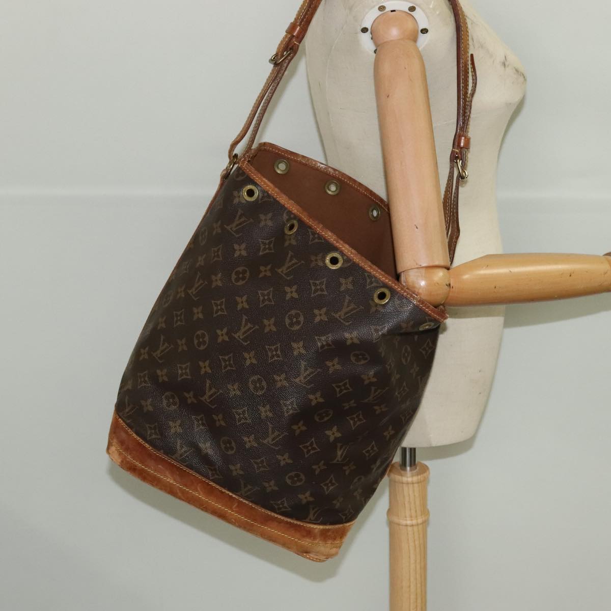 LOUIS VUITTON Monogram Noe Shoulder Bag M42224 LV Auth 96440