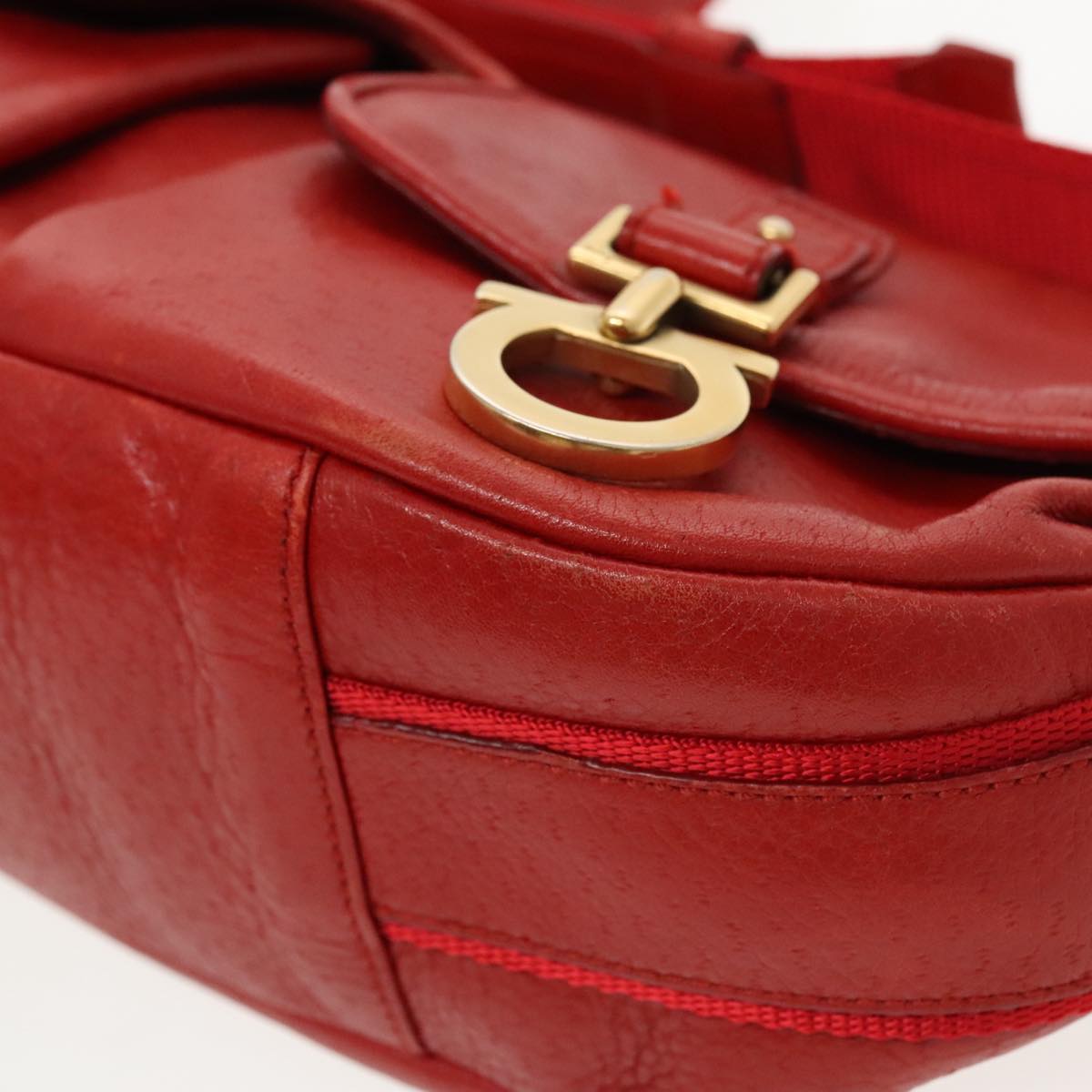 Salvatore Ferragamo Gancini Shoulder Bag Leather Red Gold Auth 96500