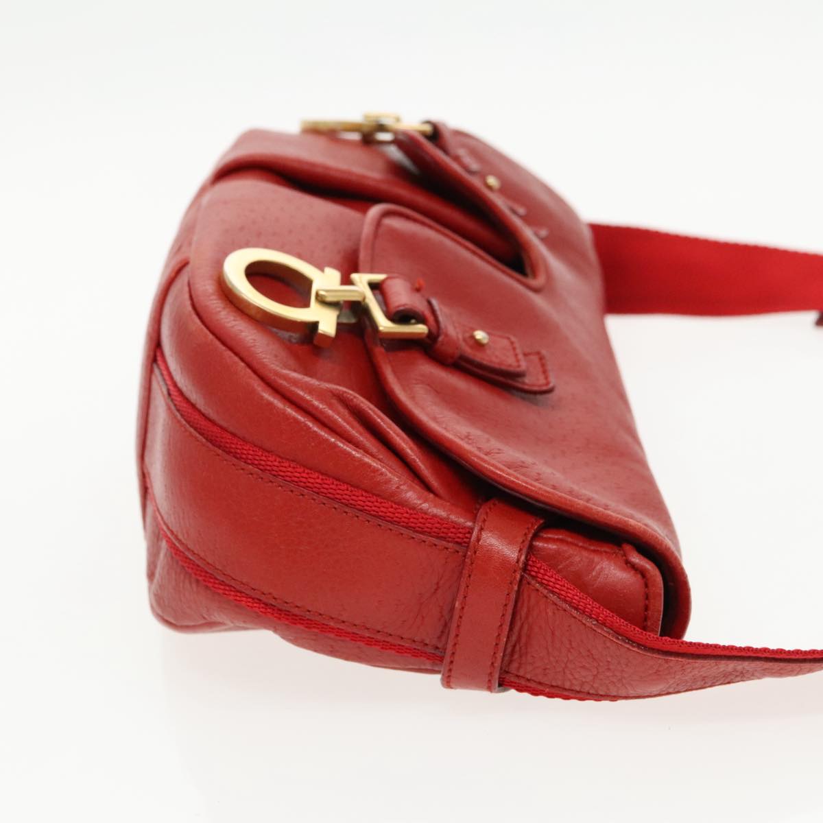 Salvatore Ferragamo Gancini Shoulder Bag Leather Red Gold Auth 96500