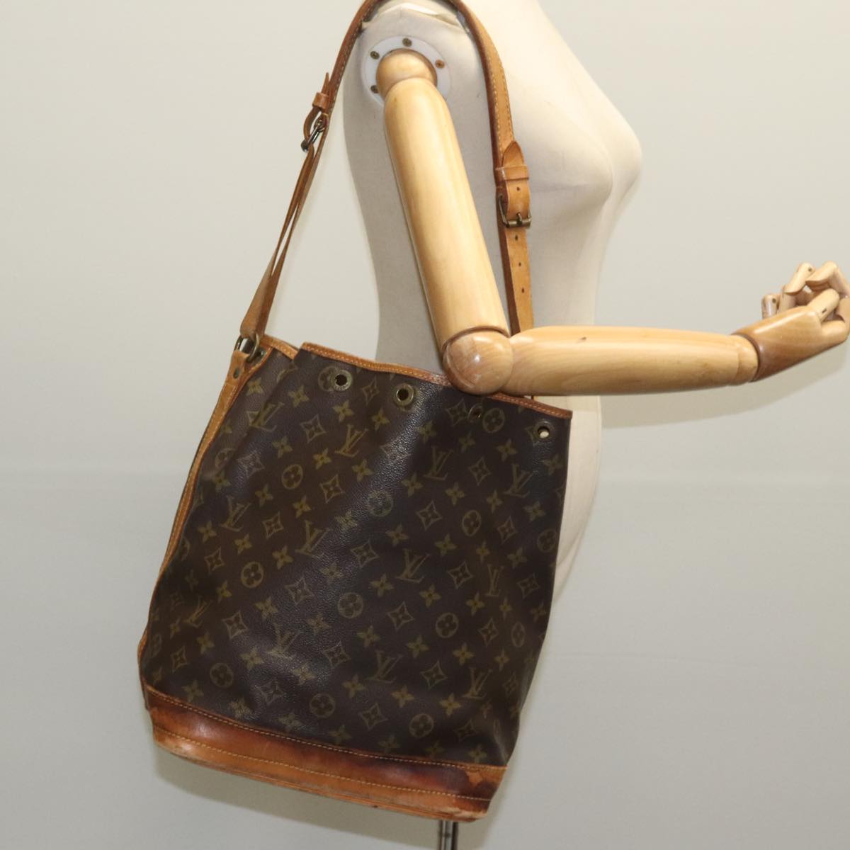 LOUIS VUITTON Monogram Noe Shoulder Bag M42224 LV Auth 96557