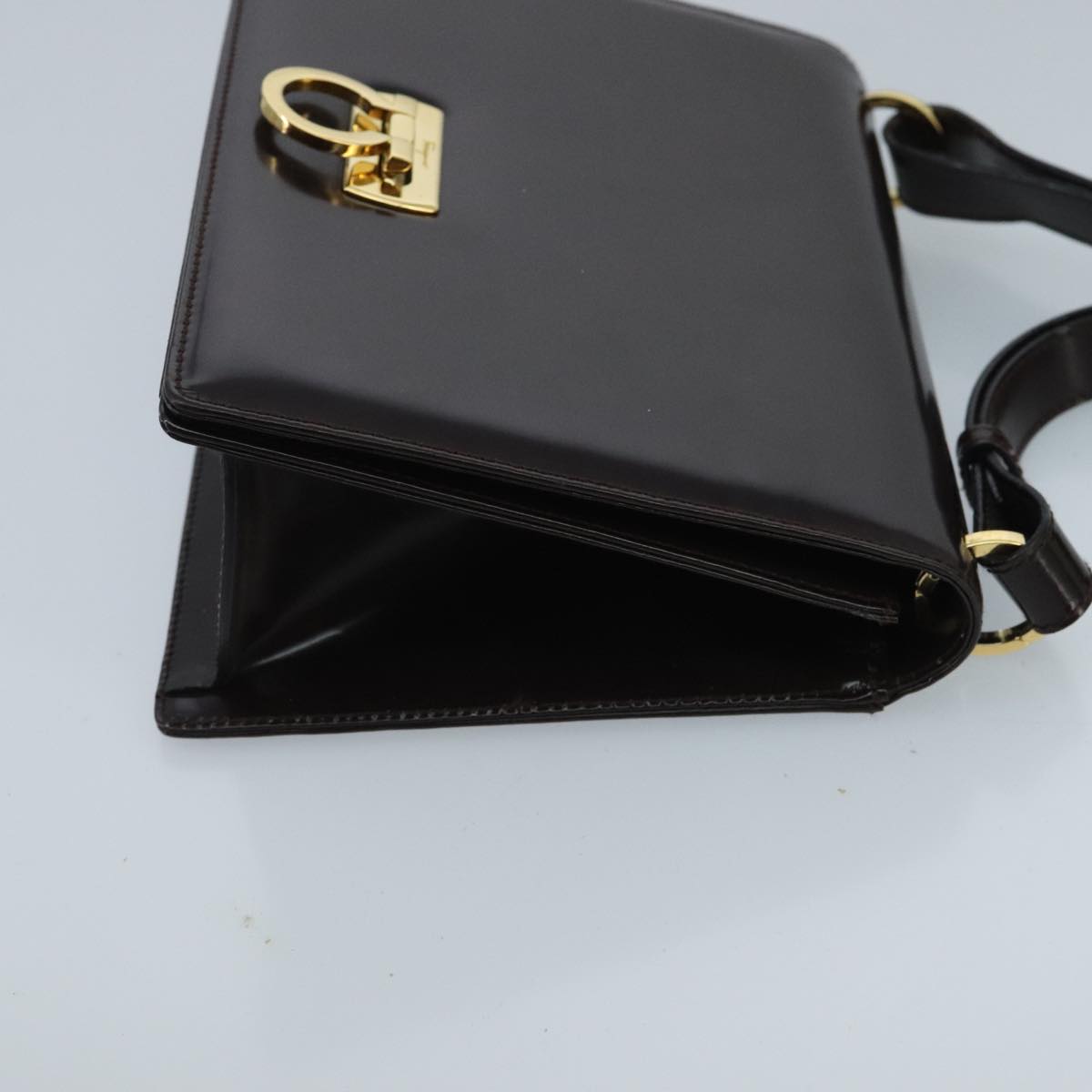 Salvatore Ferragamo Gancini Shoulder Bag Enamel Black Gold Auth 96589